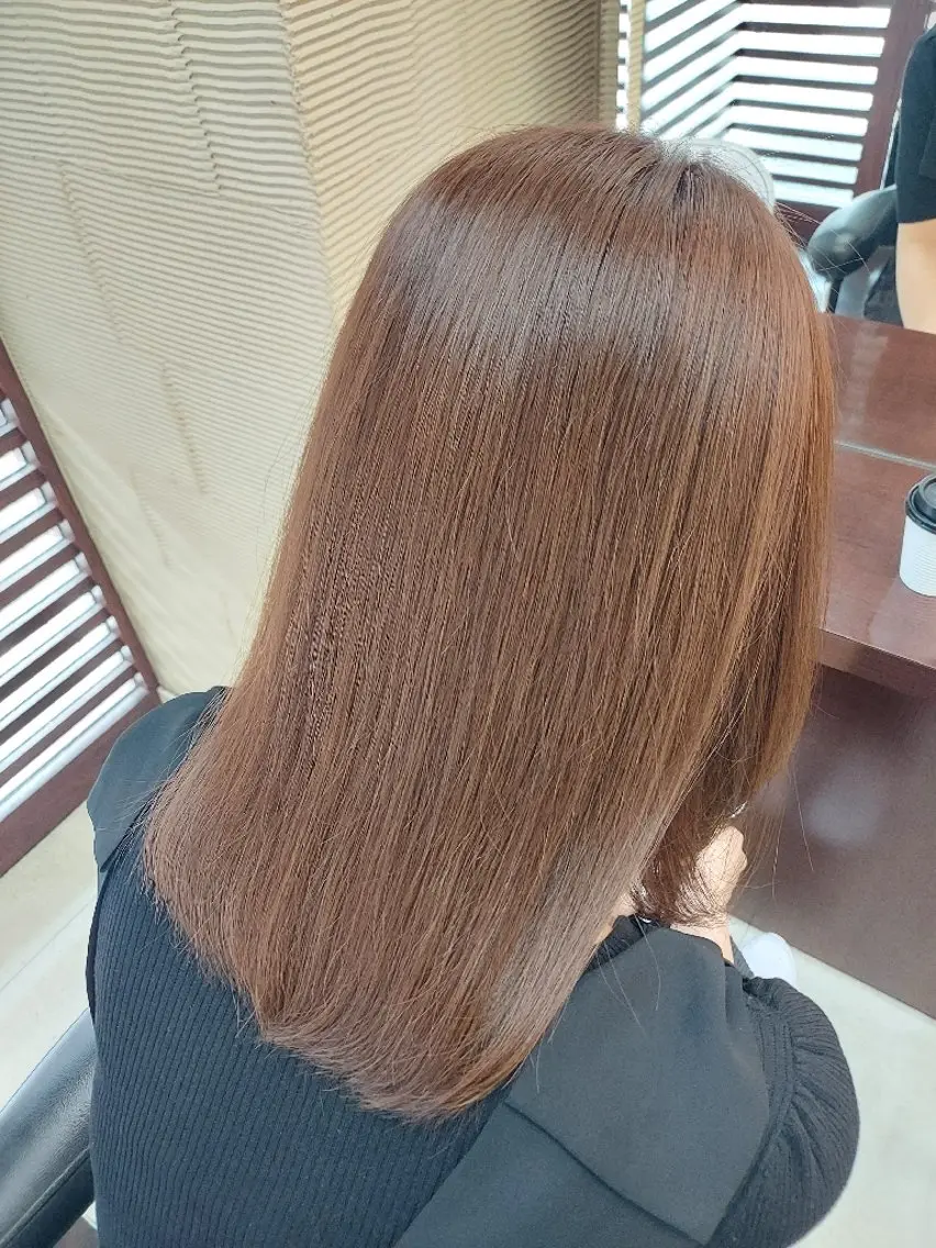 セミロング カット ヘアカラー 鈴木 舞音のヘアスタイル
