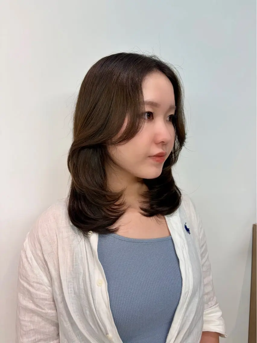 ミディアム ミディアムレイヤー レイヤーカット カット 大村 さくらのヘアスタイル