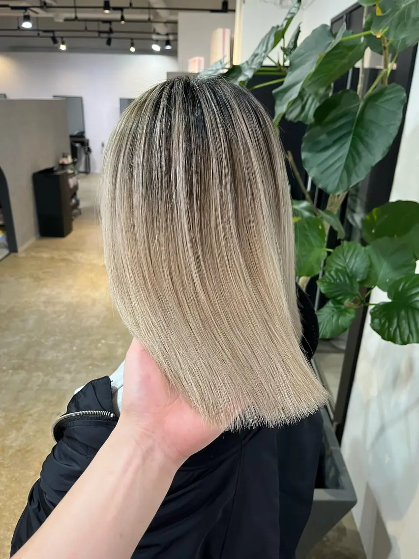 ミディアム カラー バレイヤージュ ブリーチ ブロンド レイヤーカット ヘアカラー 木田哲平/ブロンド バレイヤージュのヘアスタイル