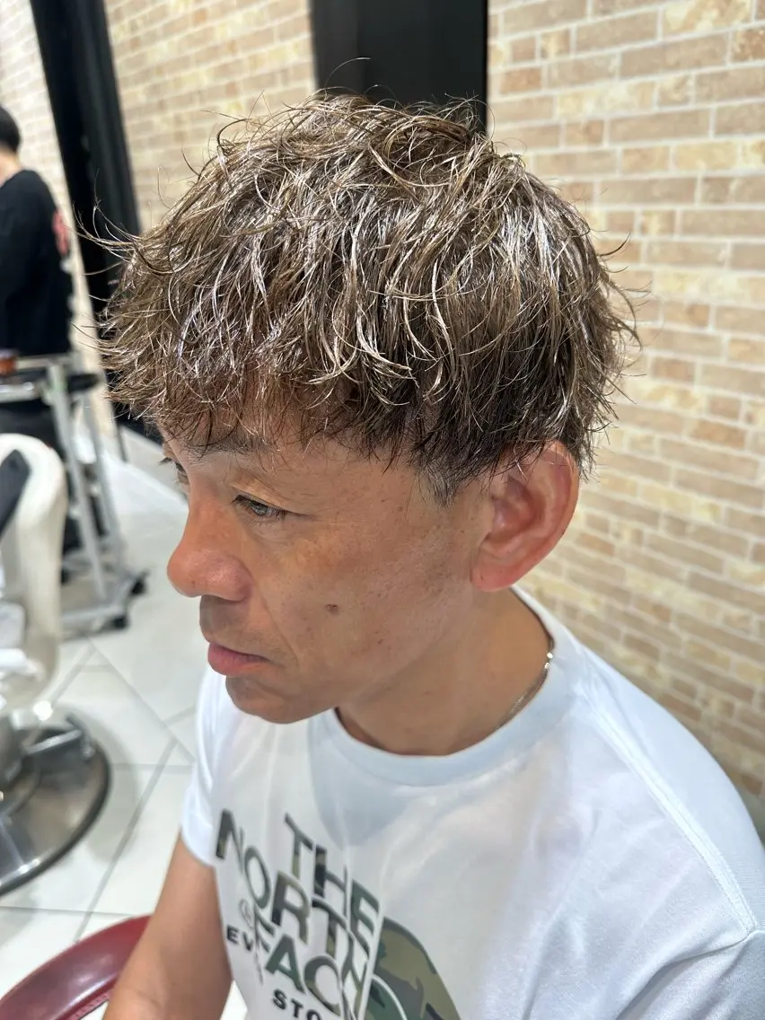 ショート カラー パーマ メンズ フェザーパーマ メンズパーマ ニュアンスパーマ 💈メンズ特化 美容師サキ💈のヘアスタイル