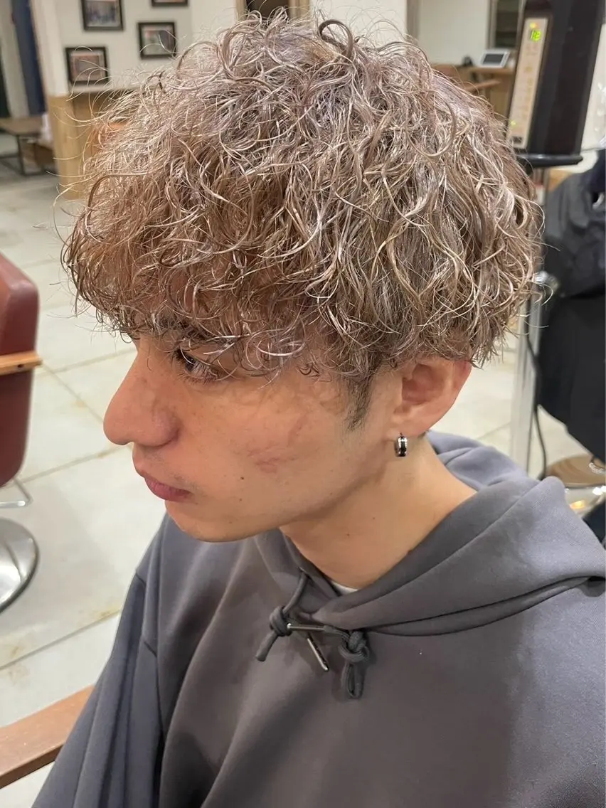 カラー パーマ メンズ ベージュカラー ミルクティーベージュ Wカラーレイヤーカ ット⚡️CHIAKIのヘアスタイル