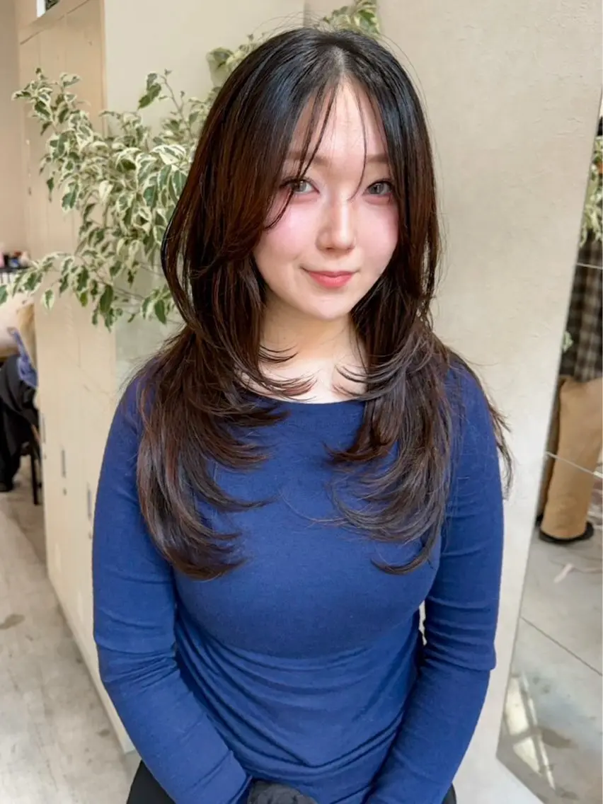 ロング カラー 透明感カラー ダークグレー ダークグレージュ グレージュ 中野 芽郁のヘアスタイル