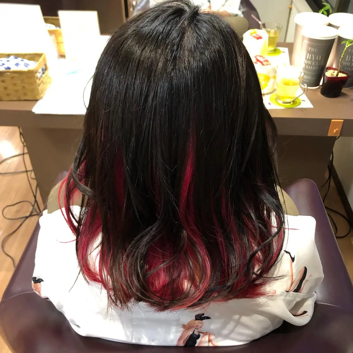 カラー インナーカラー 佐川 絢のヘアスタイル