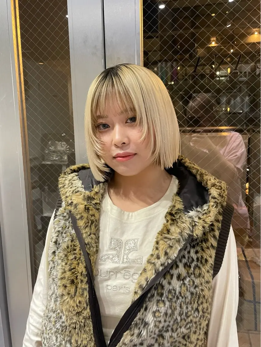 ミディアム 顔周りカット レイヤーカット カット ミルクティーベージュ ブリーチ🖤サヤカのヘアスタイル