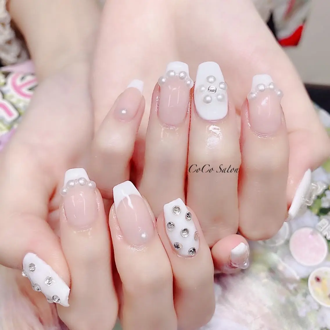 ネイル 成人式 長さ出し フレンチネイル ジェルネイル キラキラネイル ハンドネイル CoCoSalon ネイル/まつ毛予約のネイルデザイン