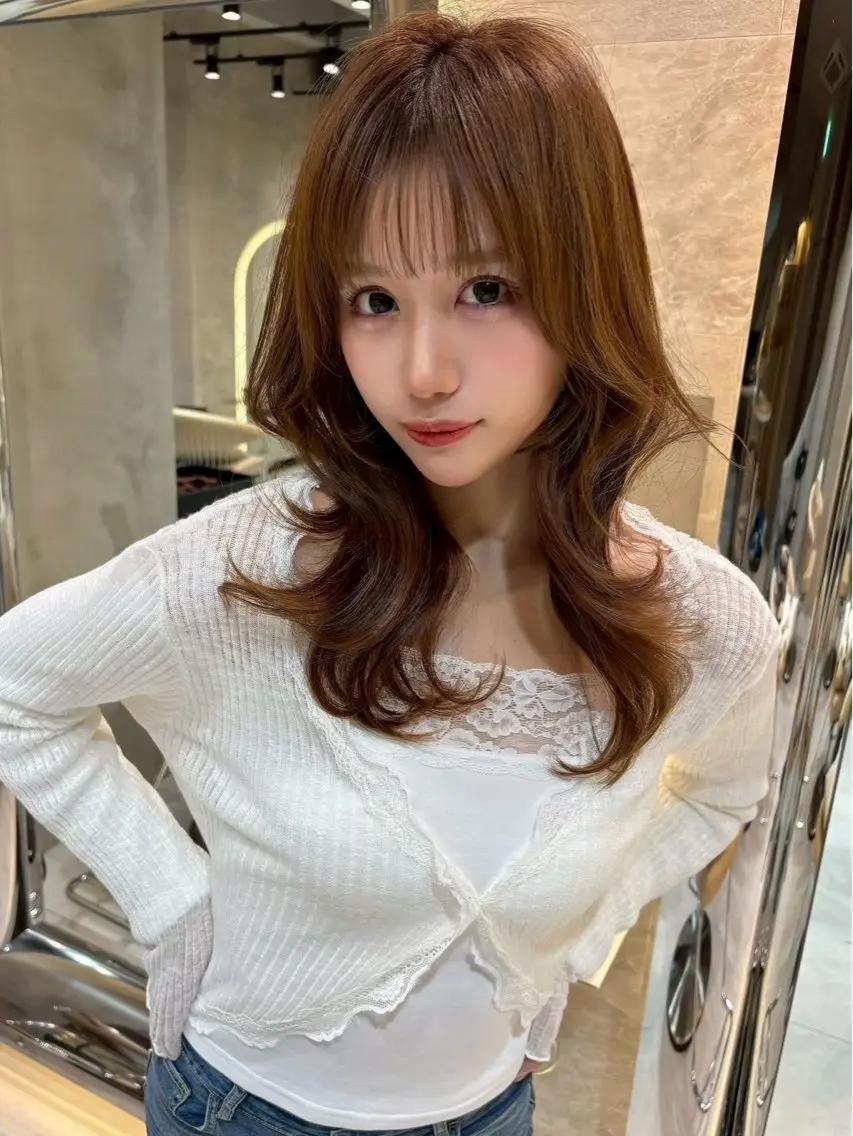 セミロング 顔周りカット 韓国風ヘア レイヤーカット 小顔カット カット ヘアカラー トリートメント 縮毛矯正 ミディアム レイヤー 顔周り金山のヘアスタイル