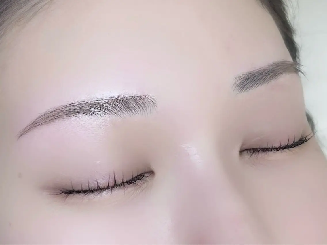アイブロウ ワックス脱毛 眉カット 束感まつパ/ワンホン 𝐑𝐈𝐊𝐎🎀のマツエク・マツパデザイン