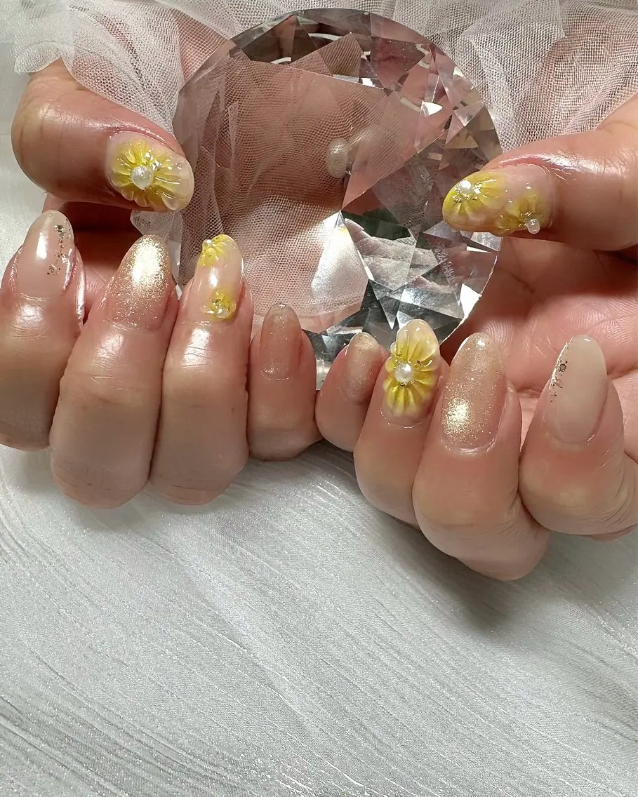 ネイル フラワーネイル ぷっくりネイル 春ネイル 黄色 Sei | cres nailのネイルデザイン