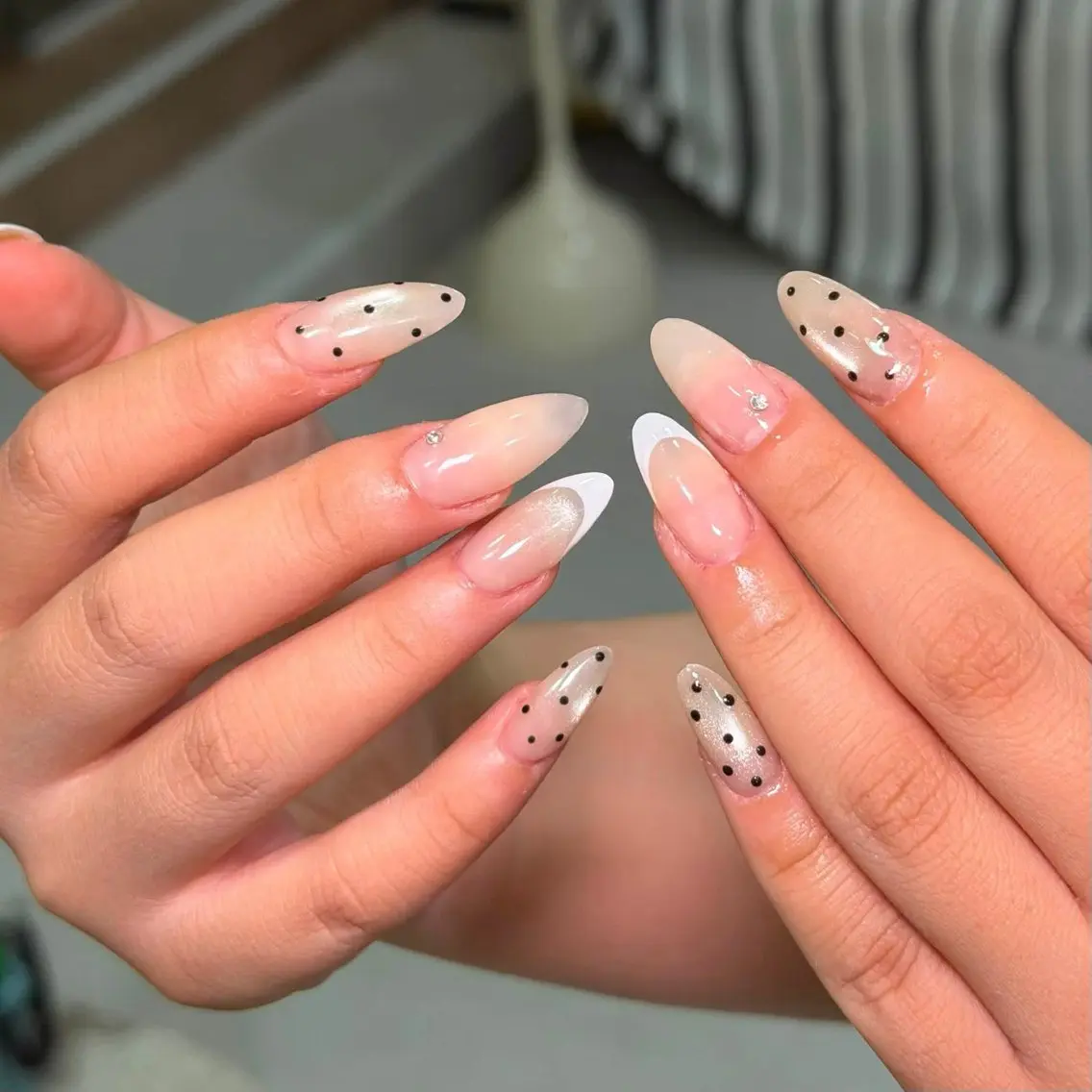 ネイル アートネイル ボルドー フレンチネイル ジェルネイル 氷ネイル・うるうるネイル ハンドネイル Julie NailSalonのネイルデザイン