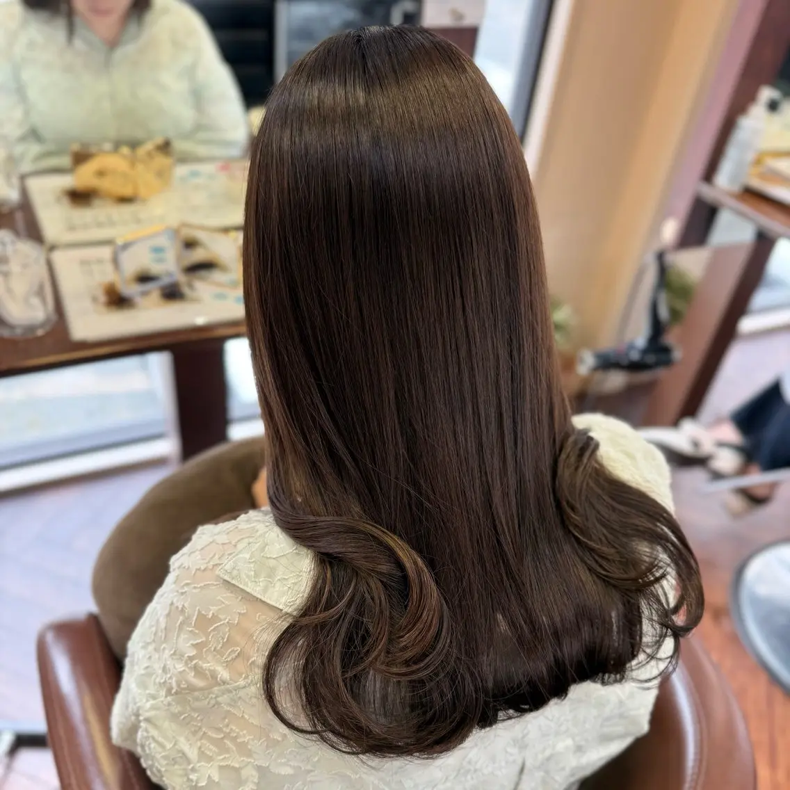 ロング レイヤーカット 縮毛矯正 カット ヘアカラー 縮毛矯正 トリートメント 尾崎 海璃のヘアスタイル