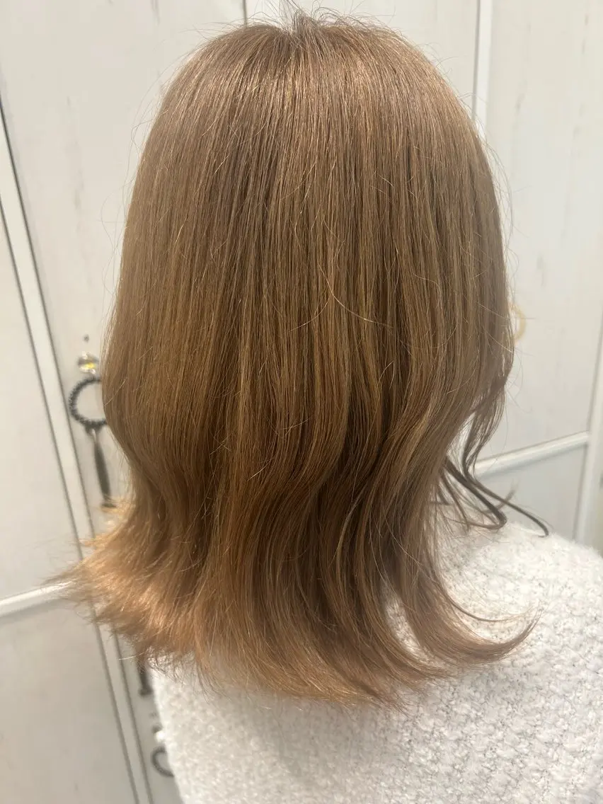 ミディアム カラー ベージュカラー ブリーチ ミルクティーベージュ カット ヘアカラー トリートメント 後藤 由希のヘアスタイル