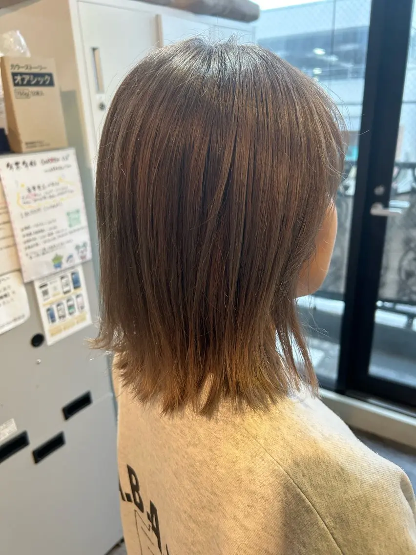 ミディアム カラー ベージュカラー ミルクティーベージュ ヤマダ タケトのヘアスタイル