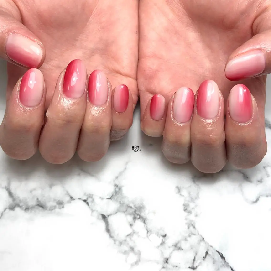 ネイル グラデーション 赤色 ハンドネイル NAIL NOWのネイルデザイン