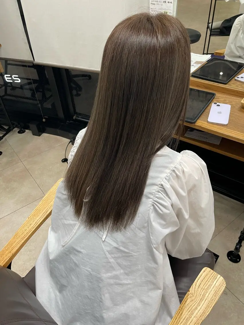 ロング カット ヘアカラー _WHITE 佐伯 碧のヘアスタイル