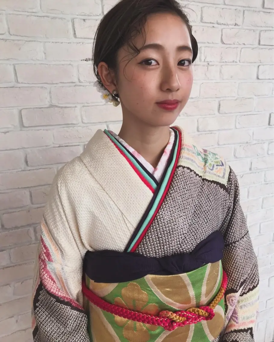 ヘアアレンジ 成人式 あやかショート 白髪ぼかしのヘアスタイル
