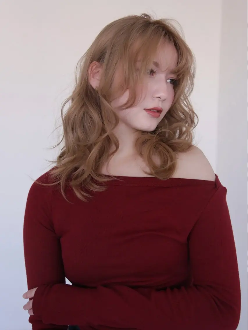 ミディアム カラー ベージュカラー ブリーチ ブロンド レイヤーカット ARISA 学芸大学/海外ヘアのヘアスタイル