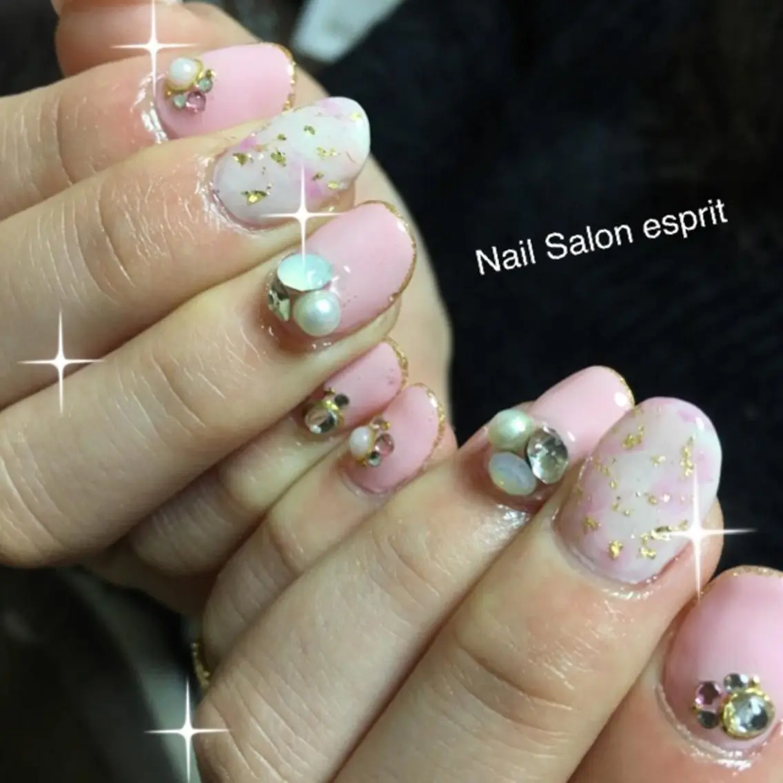 ネイル アートネイル 成人式 長さ出し キラキラネイル 持ち込み Nail Salon espritのネイルデザイン