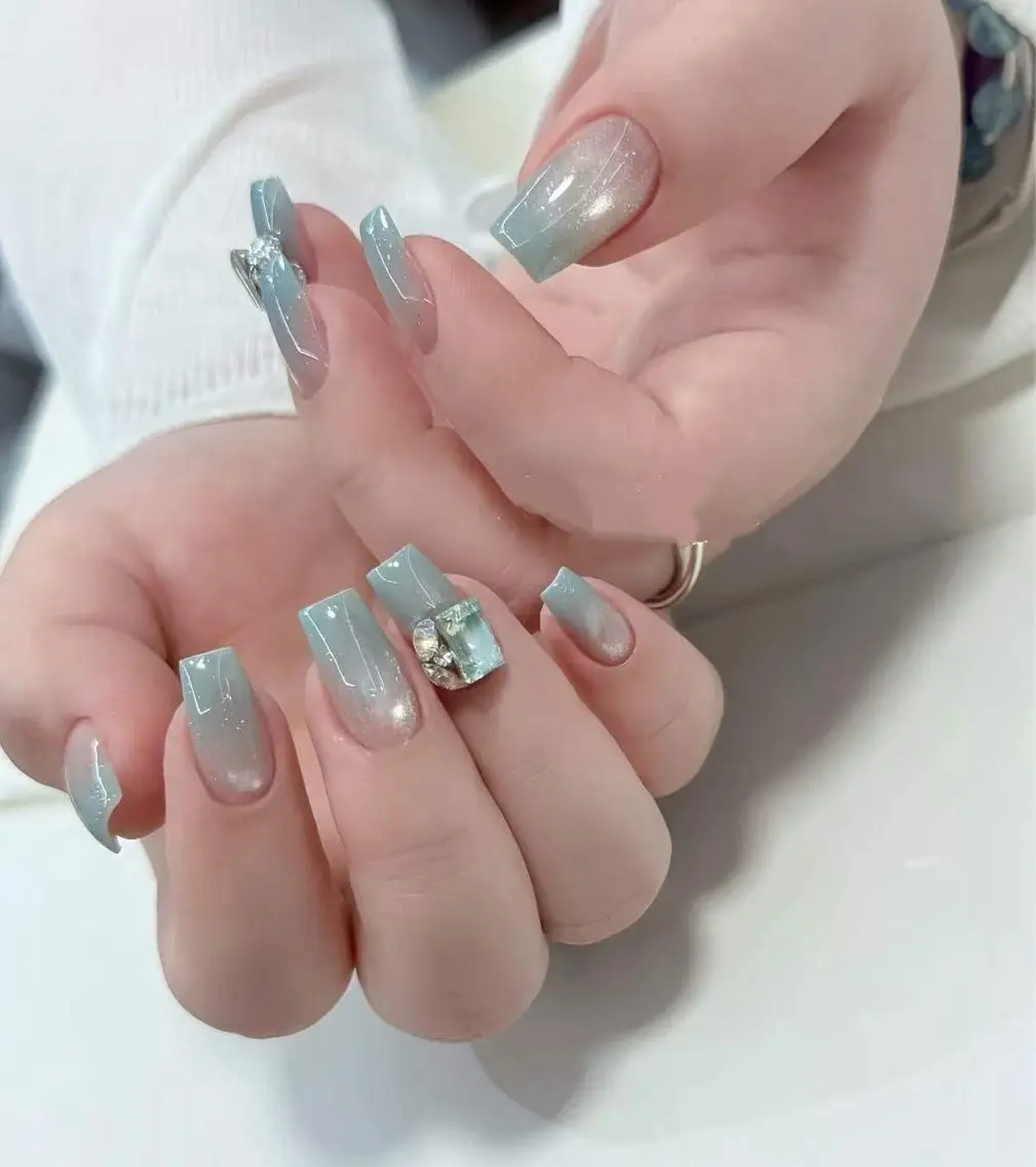ネイル オーロラネイル フラワーネイル フットネイル フレンチネイル ジェルネイル ハンドネイル ハンドケア BabyYouMi nailのネイルデザイン