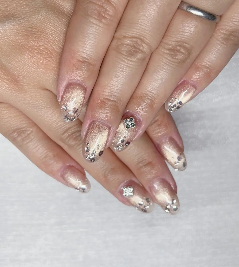 ネイル ホログラムネイル キラキラネイル マグネットネイル ニュアンスネイル オフィスネイル ハンドネイル AJ nailのネイルデザイン