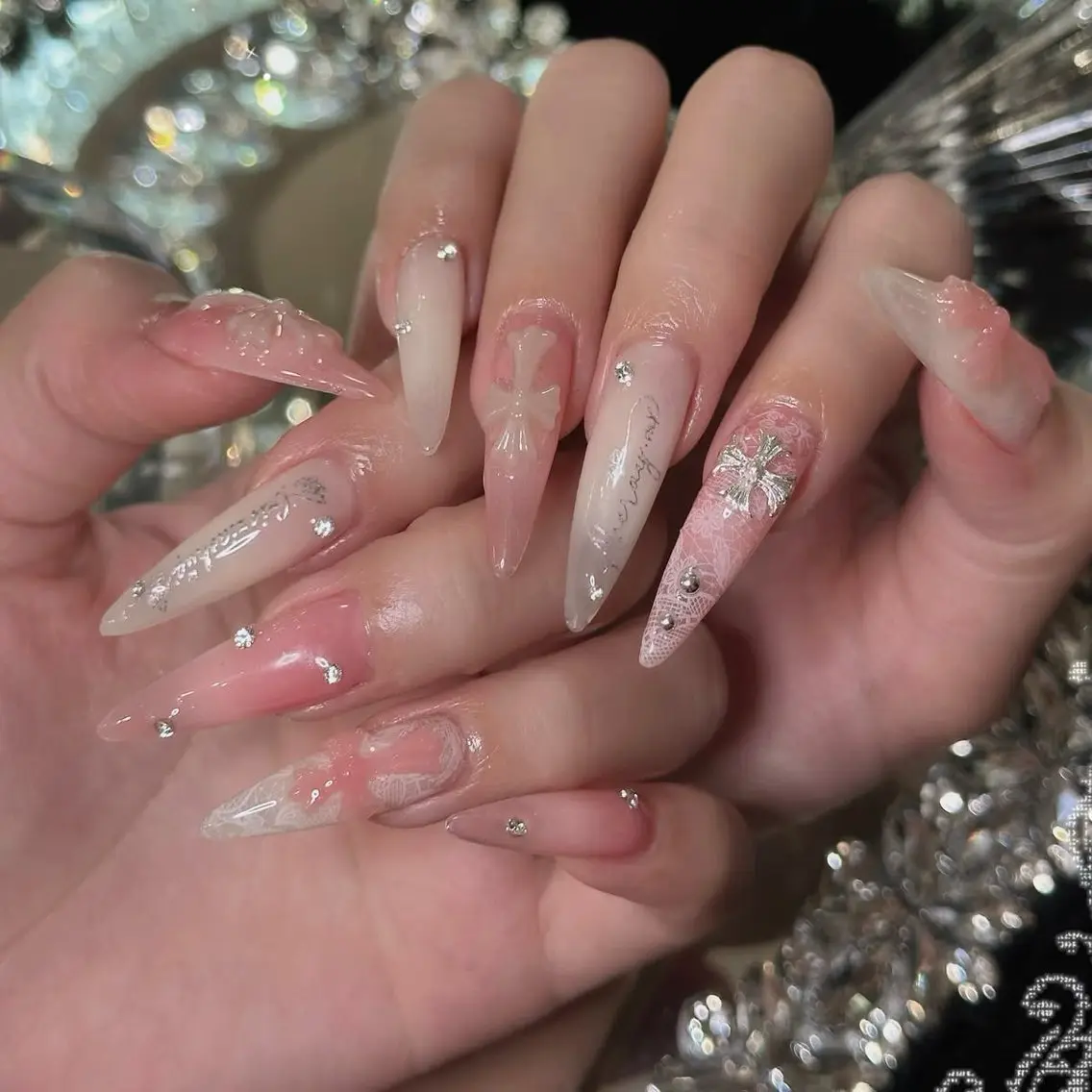 ネイル アートネイル ボルドー フレンチネイル ジェルネイル 氷ネイル・うるうるネイル ハンドネイル Julie Nail Hinのネイルデザイン