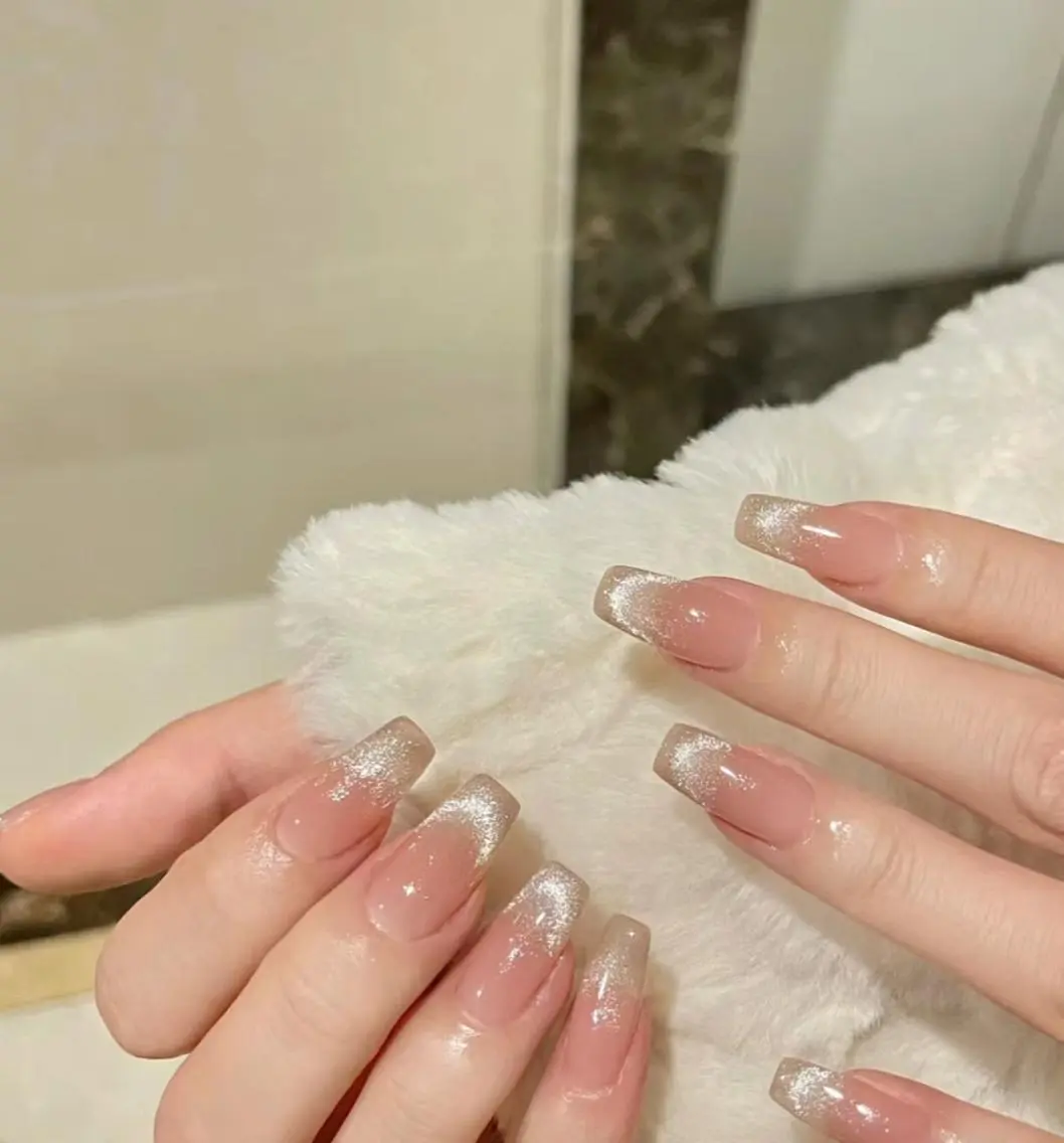 Hand【Jrネイリスト】★オフ有り★ハンド◆マグネットラメグラデーションフレンチ+チークネイルの写真