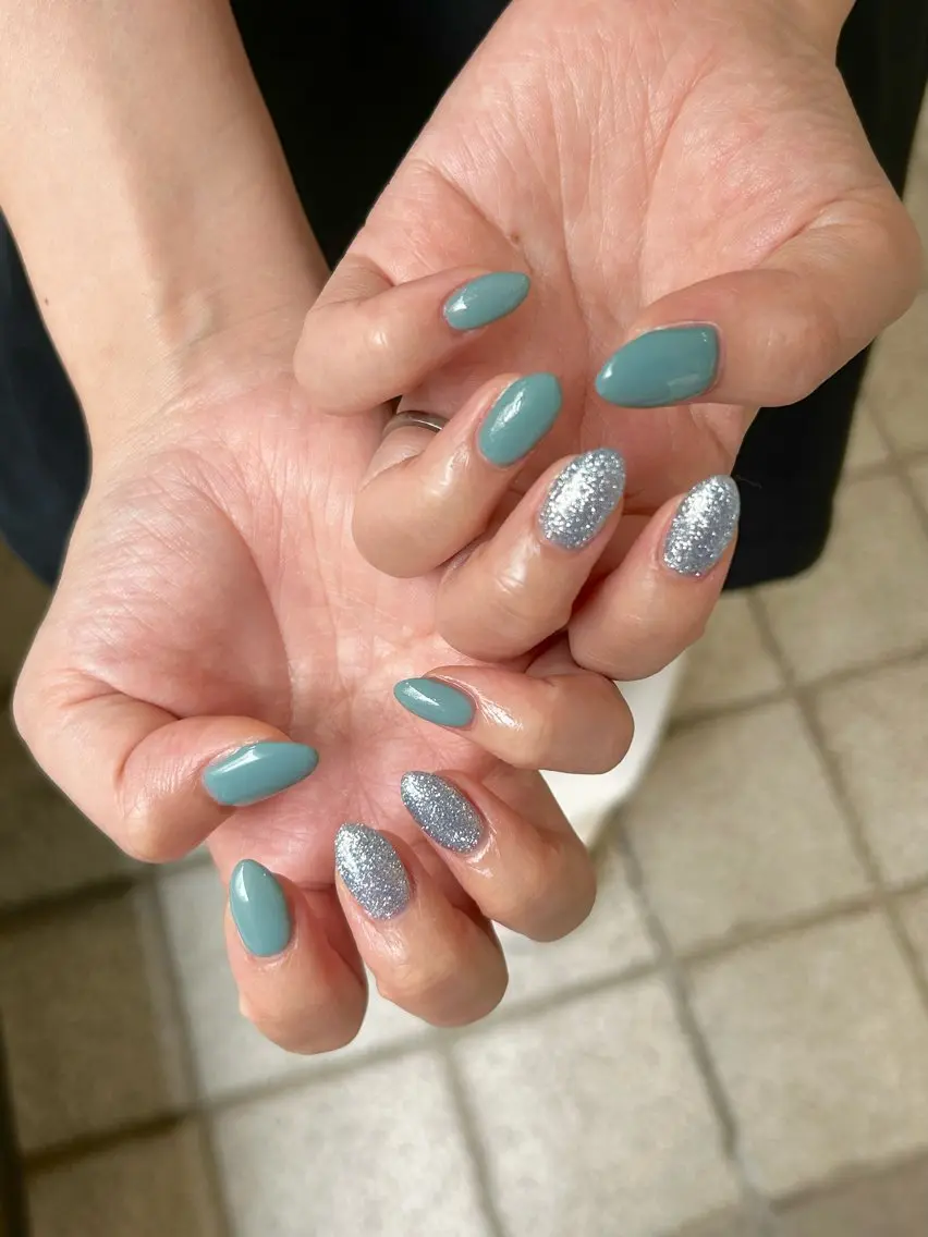 ネイル キラキラネイル オフィスネイル ピンク ピンクベージュ リボン ハンドネイル Lily nailのネイルデザイン
