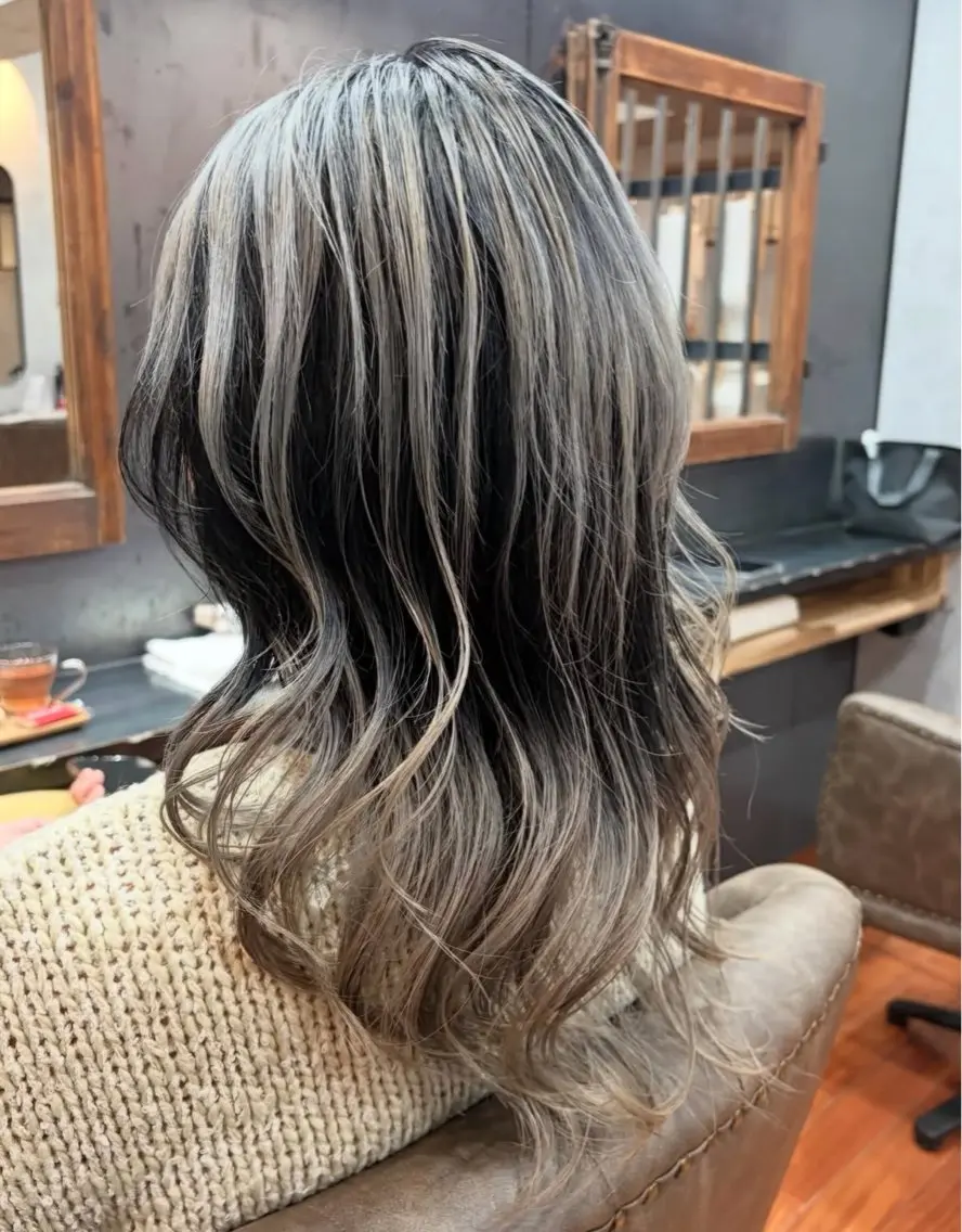 セミロング カラー ヘアアレンジ バレイヤージュ レイヤーカット 烏山 達也のヘアスタイル