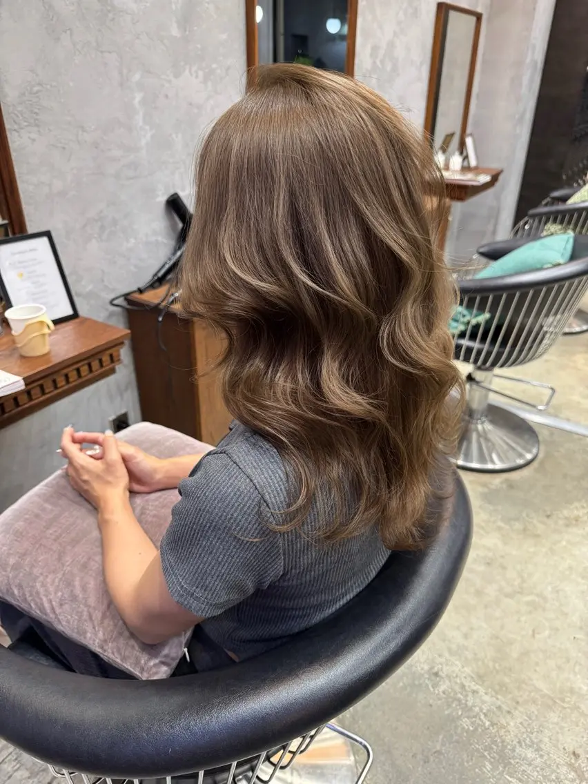 カラー ヘアカラー 新川 月菜のヘアスタイル
