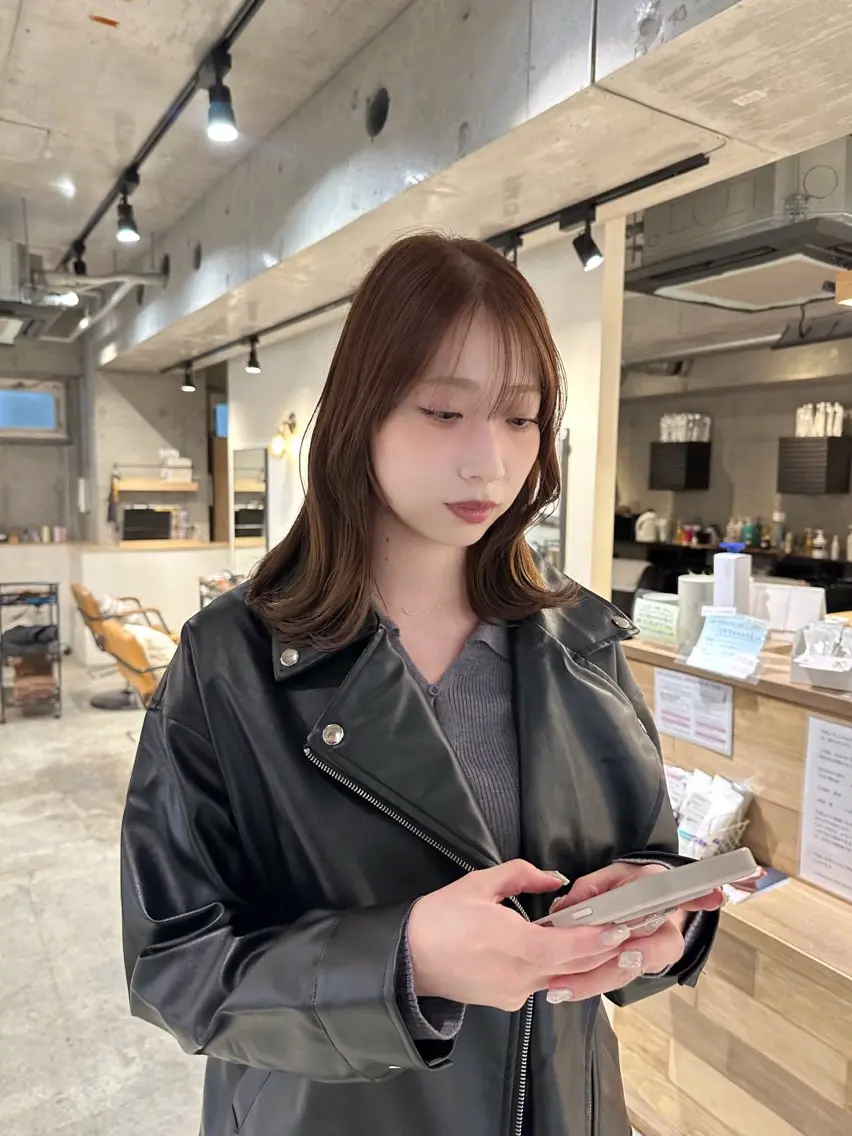 セミロング カラー ベージュカラー ブリーチ 透明感カラー ダブルカラー ブリーチなしカラー 韓国レイヤー・ボブ/ 暖色⭐️優香⭐️のヘアスタイル