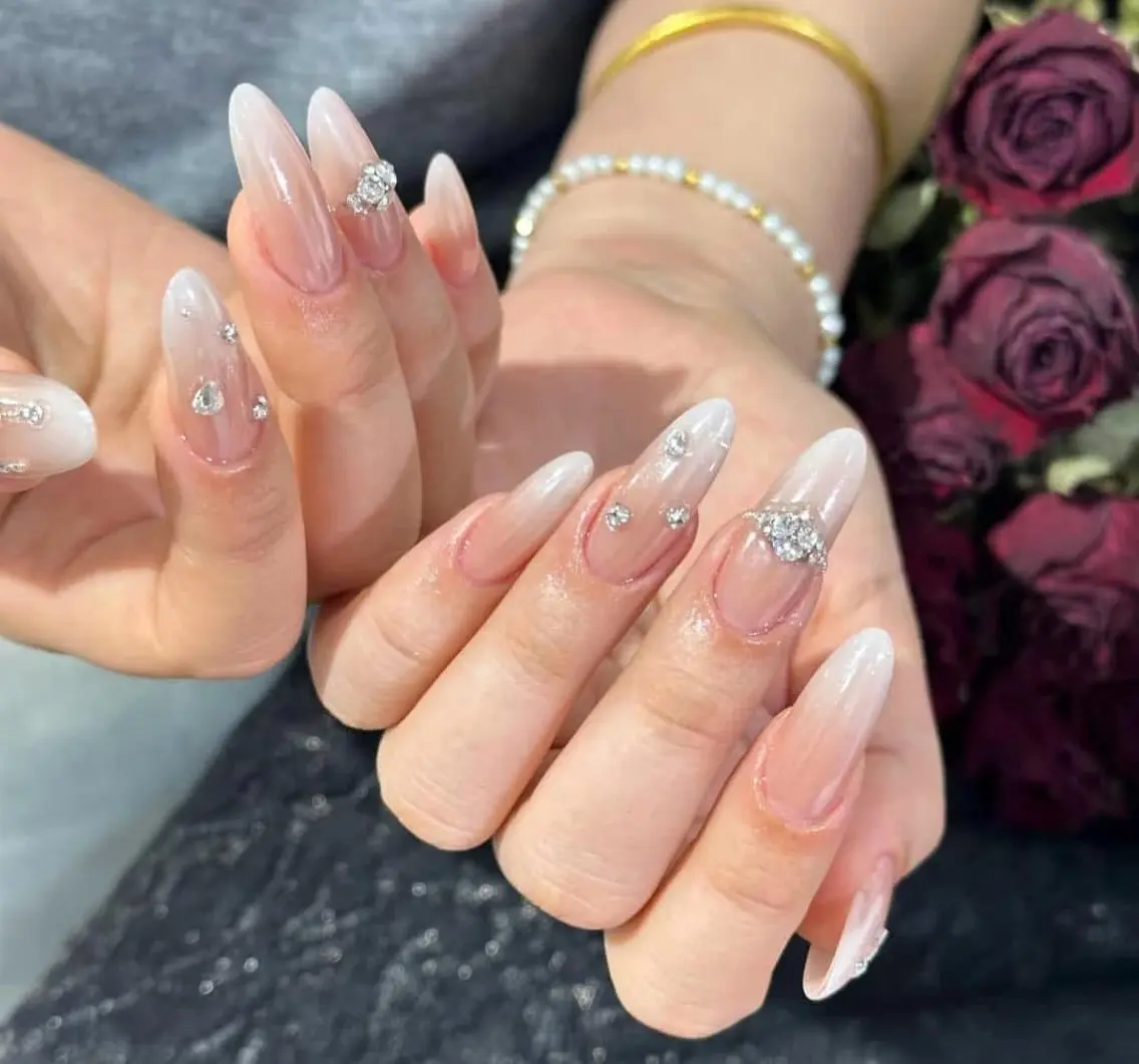 ネイル チークネイル フレンチネイル グラデーション キラキラネイル 韓国ネイル Minette nailHuongのネイルデザイン