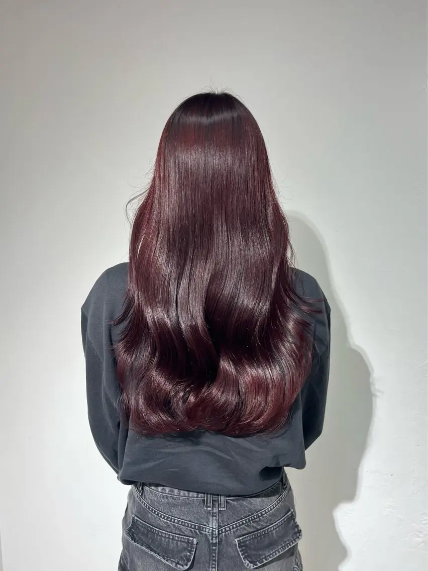 ロング カラー レッドカラー allum SAKURAのヘアスタイル
