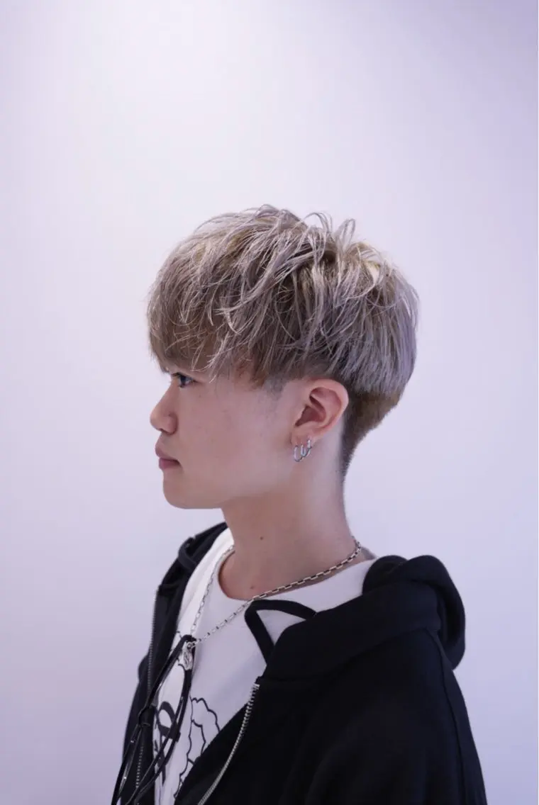 カラー メンズ メンズブリーチ ブリーチ グレージュ ミルクティーグレージュ カット ヘアカラー 堀 舜介/メンズカットのヘアスタイル
