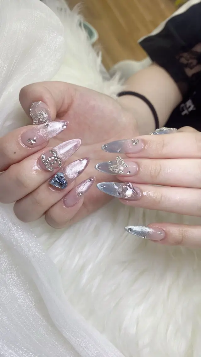 ネイル フラッシュネイル フレンチネイル グラデーション キラキラネイル 韓国ネイル Rena_Rei Nailsのネイルデザイン