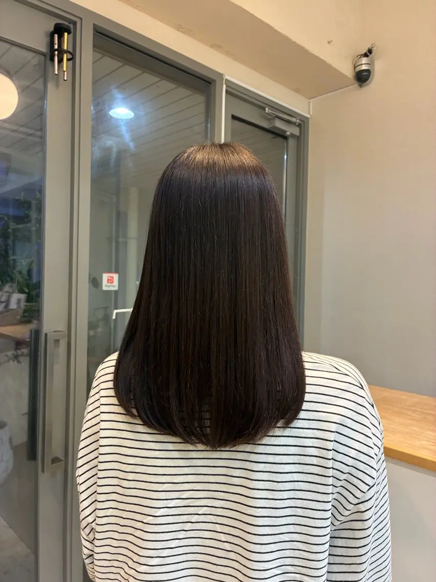セミロング カット ウジイエ ミユウのヘアスタイル