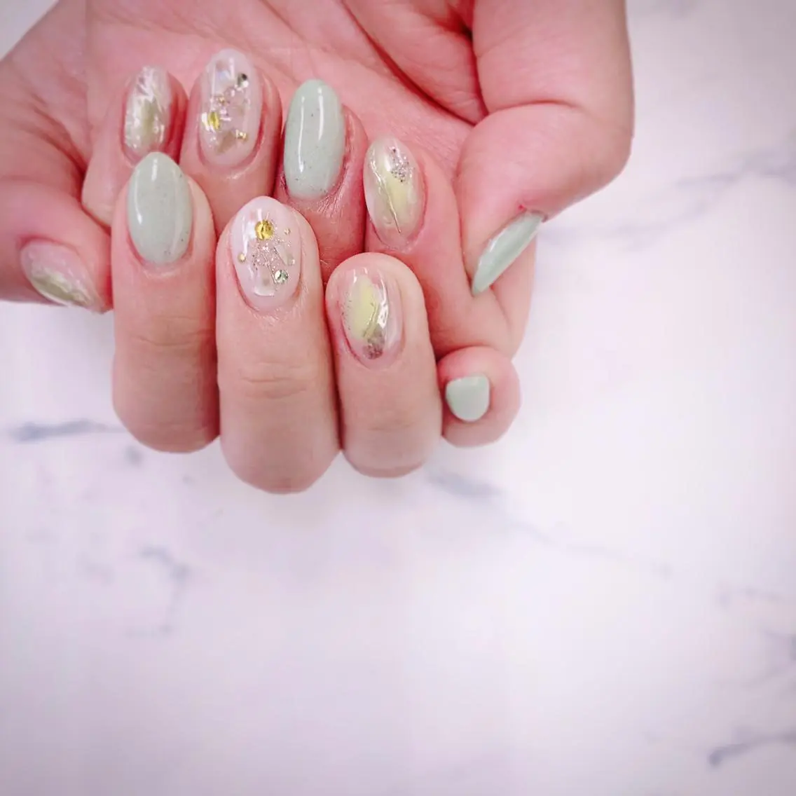 ネイル グリーン ニュアンスネイル ハンドネイル ハンドケア FASTNAIL PLUS 新宿店のネイルデザイン