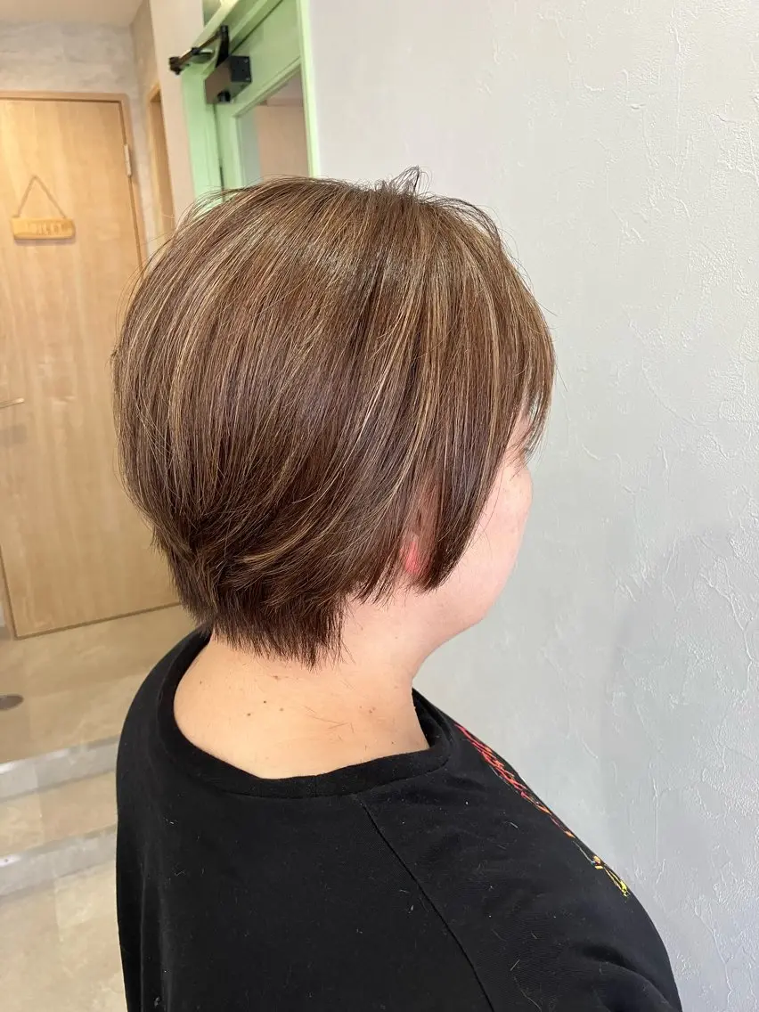 ショート ハイライト 須賀 知穂のヘアスタイル