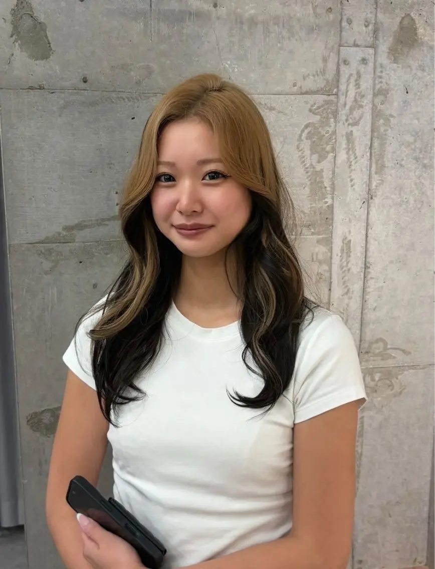 ロング カラー ブリーチ ケアブリーチ 透明感カラー ハイトーンカラー トリートメント 秋山 七海のヘアスタイル