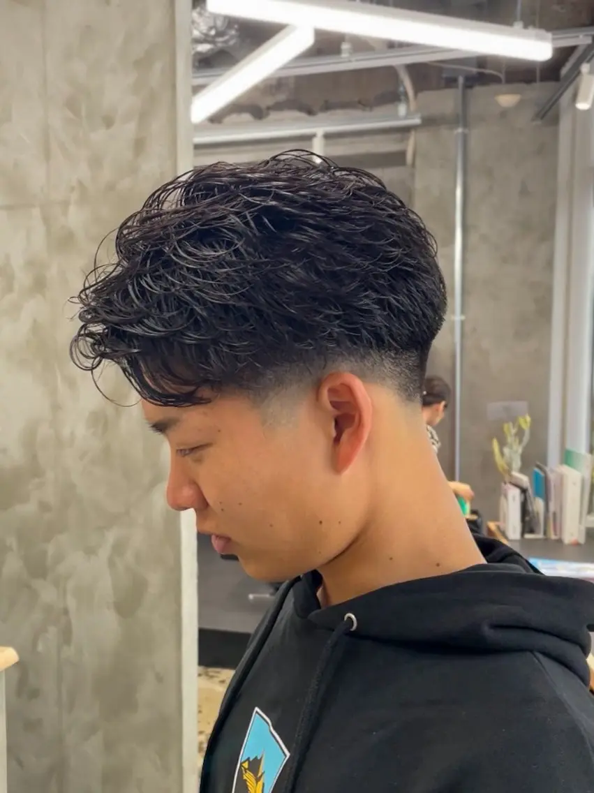 パーマ メンズ フェードカット メンズパーマ 大人スタイル 太田のヘアスタイル