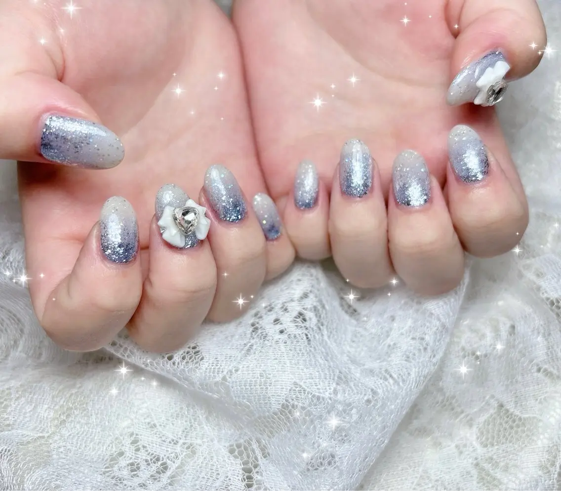 ネイル ブルー キラキラネイル ハンドネイル FLARE NAIL フレアネイルのネイルデザイン