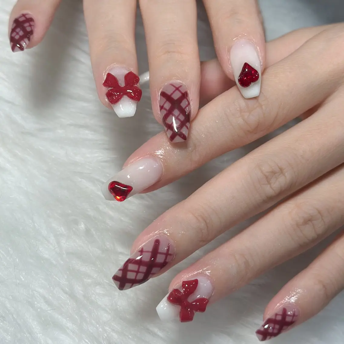 ネイル ハンドネイル フットネイル LAVISH nanamiのネイルデザイン