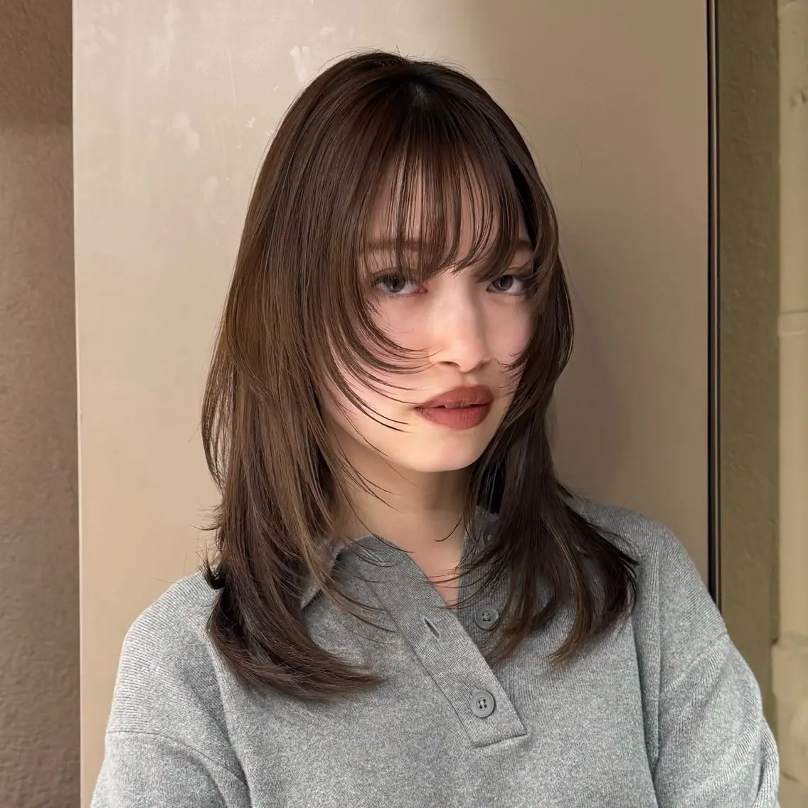 ミディアム カラー カット ヘアカラー トリートメント Akari暖色カラー /レイヤーカットのヘアスタイル