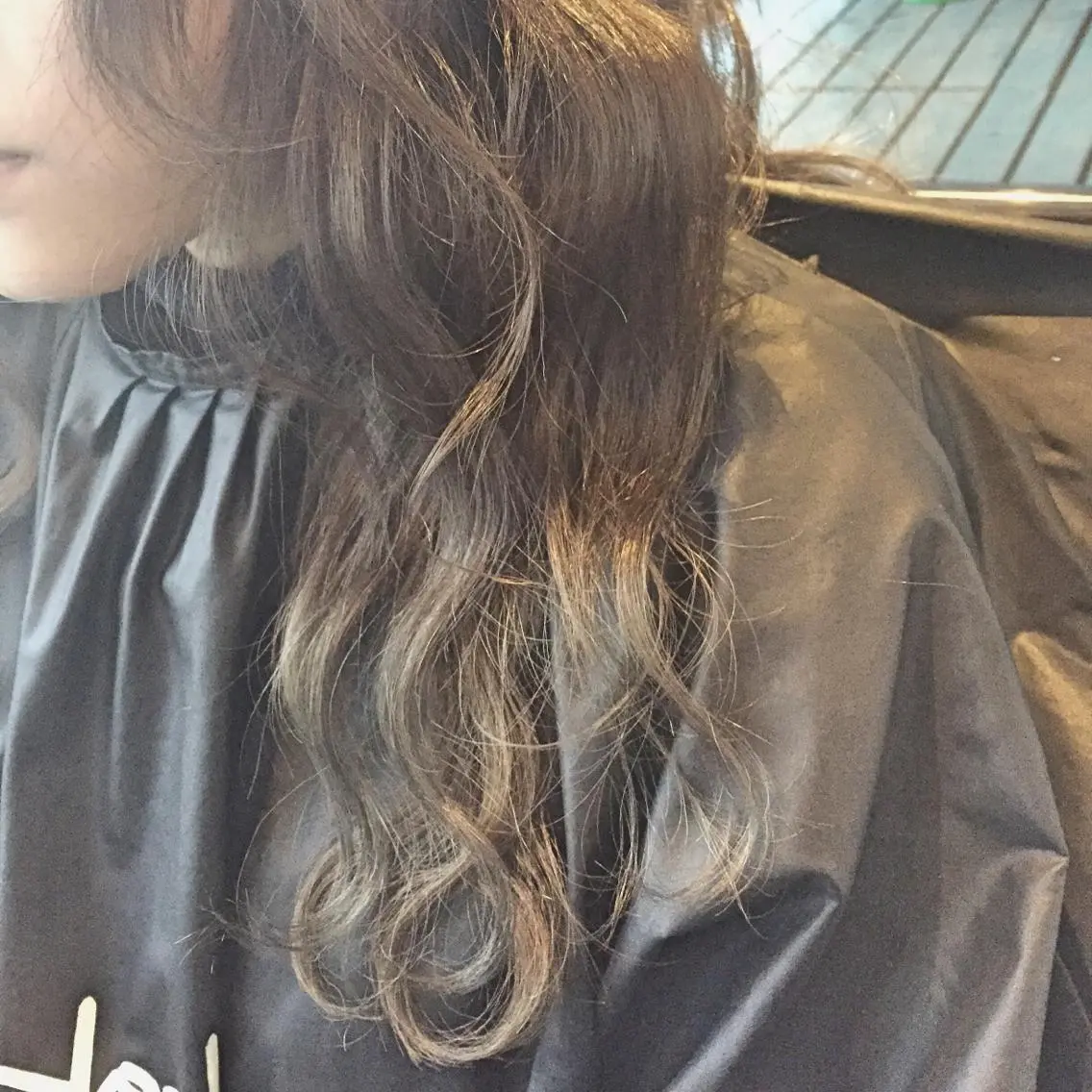 ミディアム セミロング ロング カラー パーマ ヘアアレンジ アッシュ アッシュグレー アッシュグレージュ グラデーションカラー グレージュ kobayashi $hogoのヘアスタイル