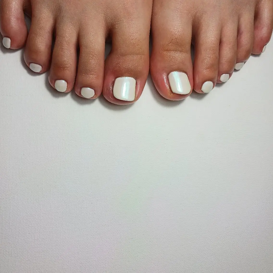 ネイル オーロラネイル ジェルネイル 持ち込み ショートネイル ホワイト フットネイル owlnail /持込みデザイン専門のネイルデザイン