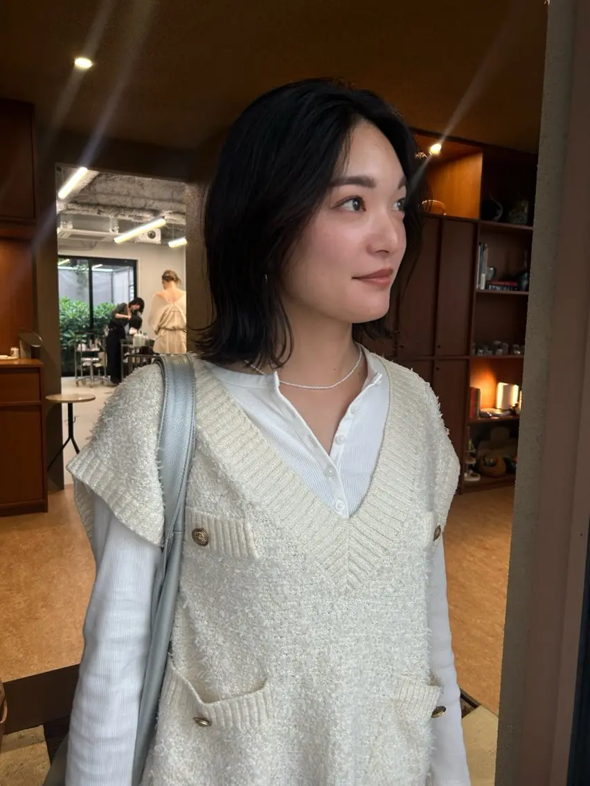 ミディアム カラー かきあげバング カット niina suzukiのヘアスタイル