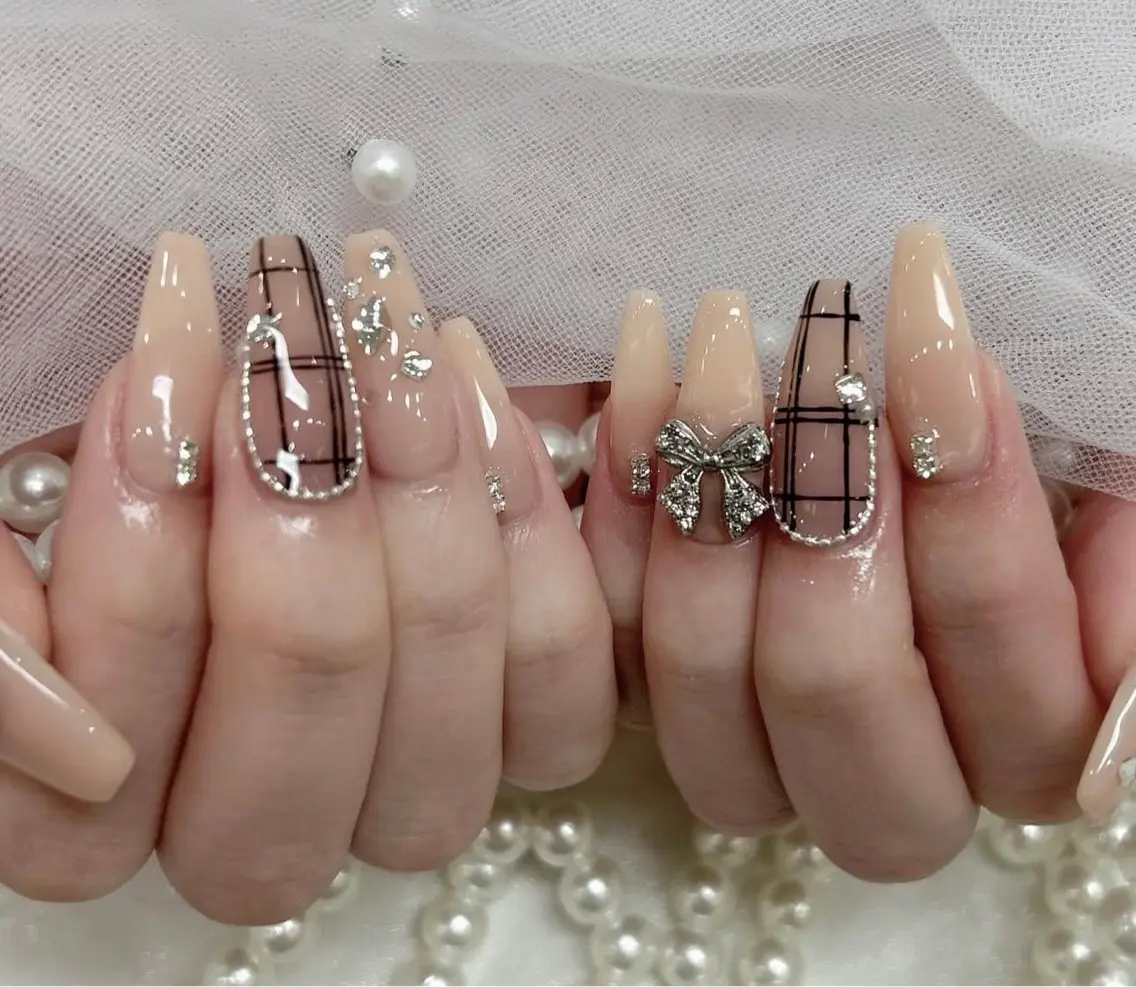 ネイル グラデーション キラキラネイル ワンカラーネイル 冬ネイル Jenn Nail Salonのネイルデザイン