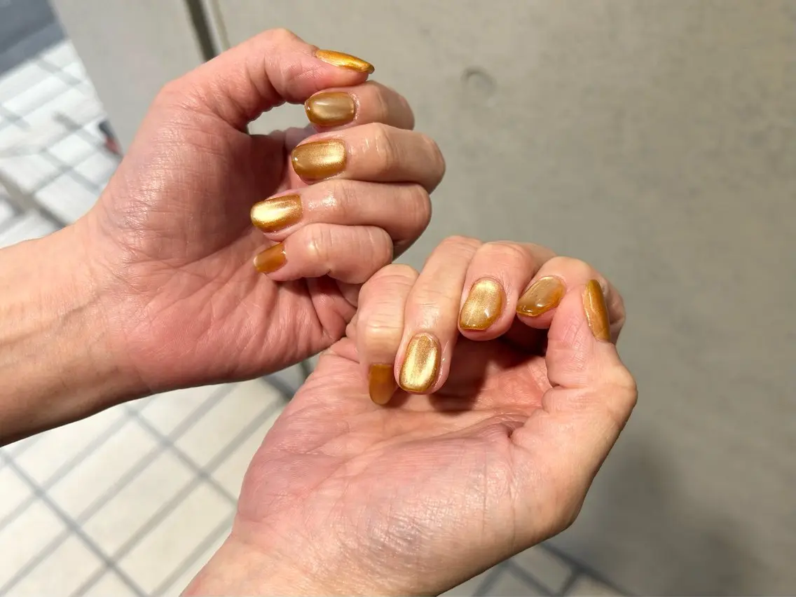 ネイル マグネットネイル 黄色 ハンドネイル パラスパガーデン Nitagai☺︎のネイルデザイン
