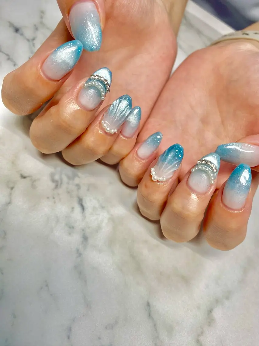 ネイル アートネイル ブルー キラキラネイル マグネットネイル シンプルネイル ハンドネイル Nail salon BeBeのネイルデザイン