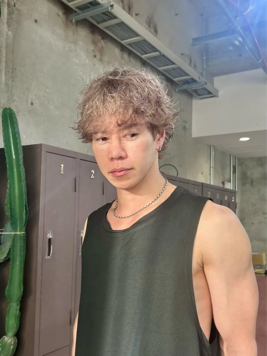 ショート メンズ メンズブリーチ メンズハイトーン ヘアカラー 大本 メンズ特化美容師のヘアスタイル