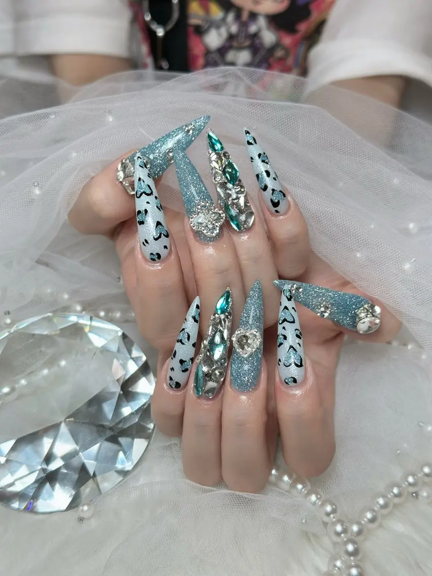 ネイル チークネイル ドット フレンチネイル グラデーション ハート ハンドネイル Julli NailStudioのネイルデザイン