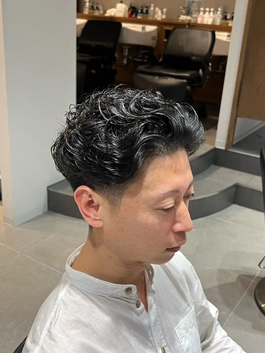 ショート パーマ メンズ オールバック 渡邉 真也のヘアスタイル
